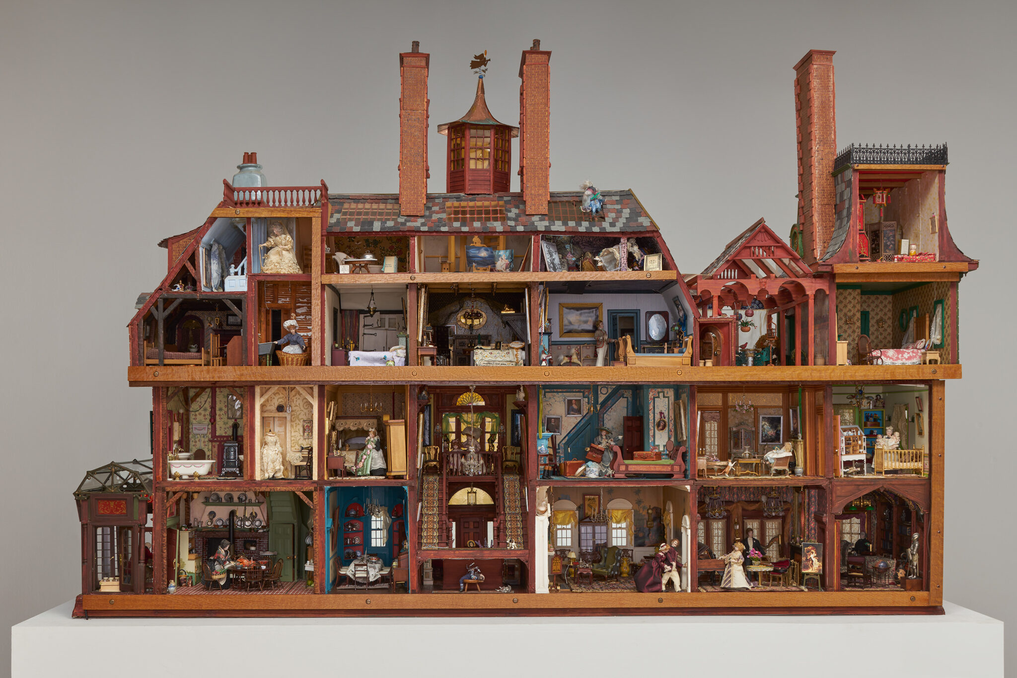 miniature dollhouse museum